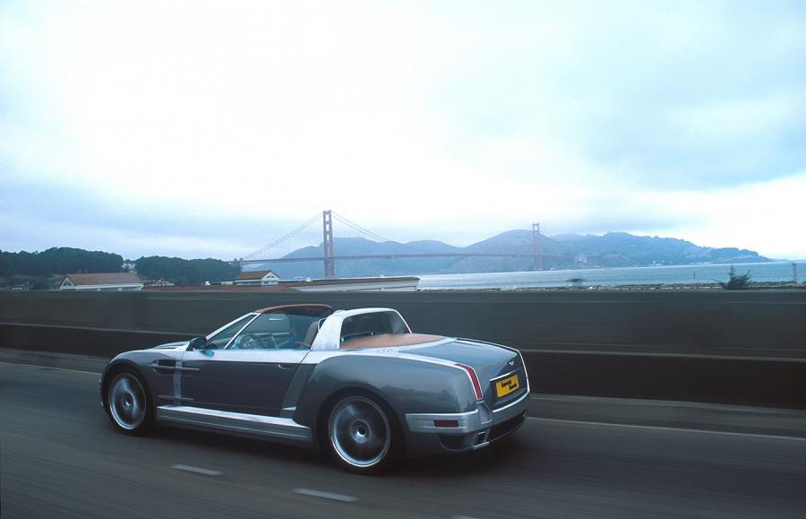  Aston Martin 2020 Concept 2001 года  (фото 2 из 15)